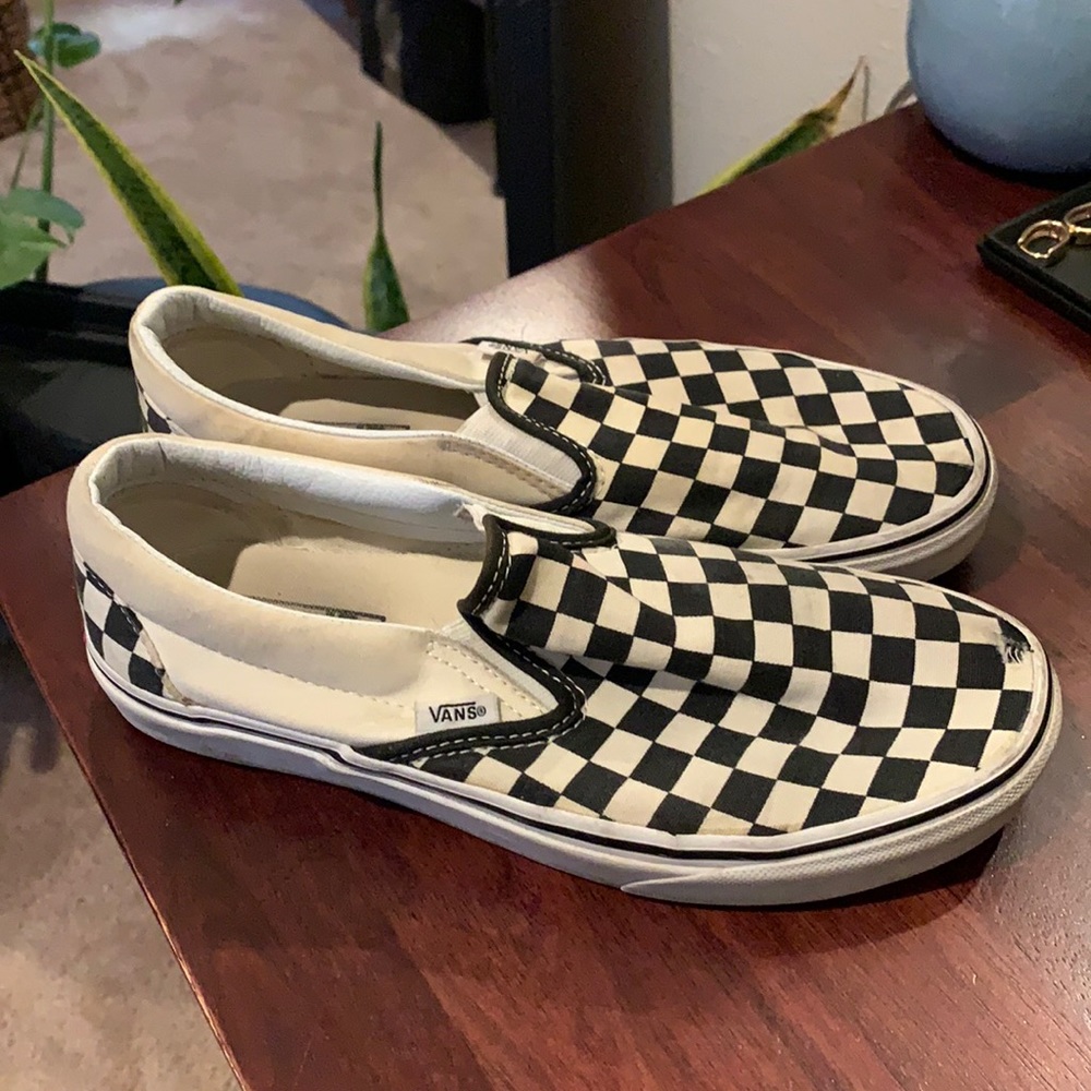 Women’s 8.5 checkered Vans!